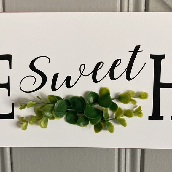 NWT White w/ Black HOME SWEET HOME 🍃 Horizontal Wooden Decor Sign w/ Greenery - Picture 6 of 13